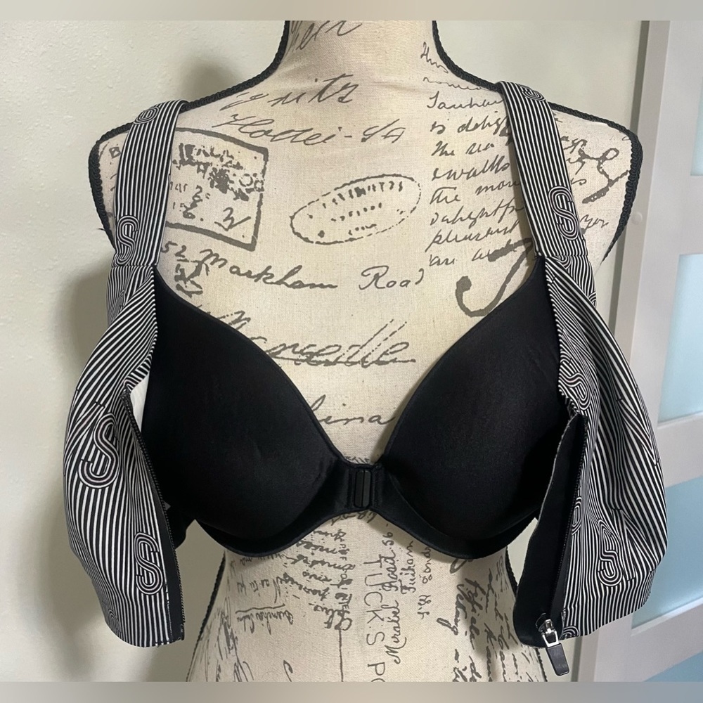 Victoria's Secret Black and White Striped Sports Bra NWOT - Picture 8 of 10